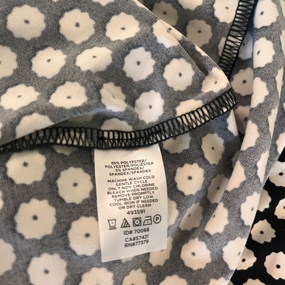 Ann Taylor black dress with a white floral pattern - Picture 4 of 5